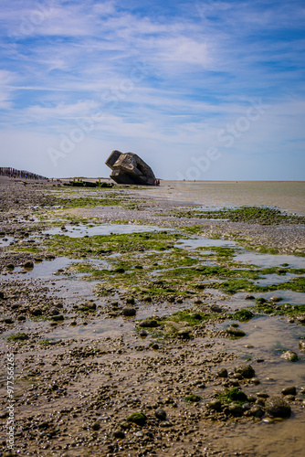 Le bunker renversé de la Réserve Naturelle Nationale de la Baie de Somme à Le Hourdel photo