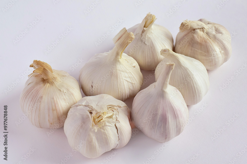 Obraz premium Garlic on a white background