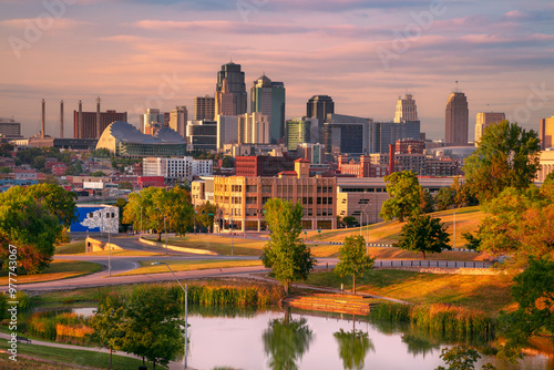 Obraz na płótnie Kansas City, Missouri, USA. Aerial cityscape image of Kansas City skyline at autumn sunset. w salonie