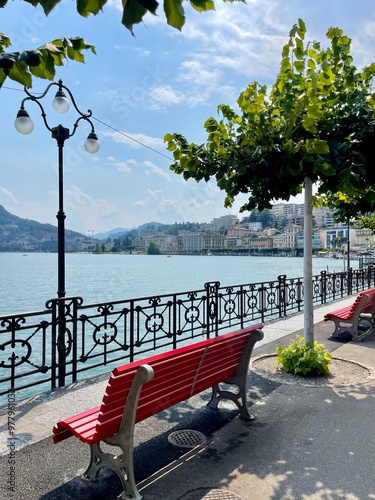 Promenade von Lugano am Luganersee photo