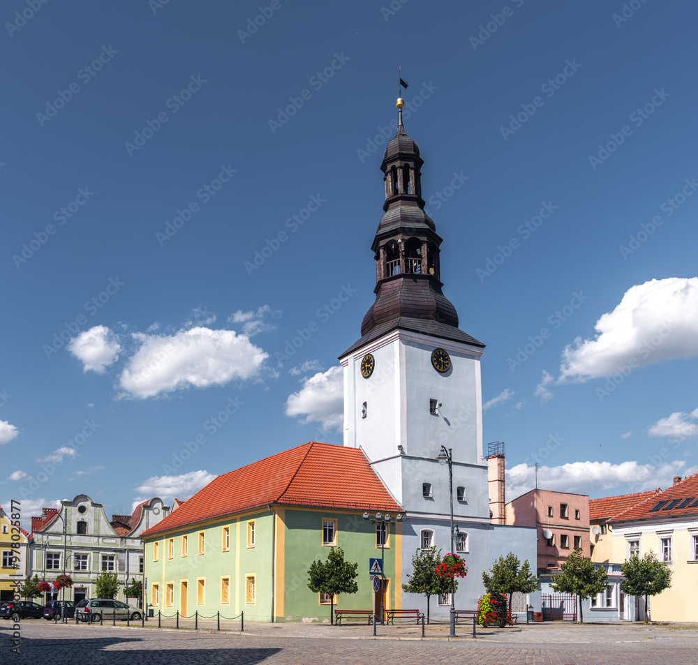 Summer cityscape of Nowe Miasteczko, Nowa Sól County, Lubusz (lubuskie): Market square (Rynek) Summer cityscape of Nowe Miasteczko, Nowa Sól County, Lubusz (lubuskie): Market square (Rynek)