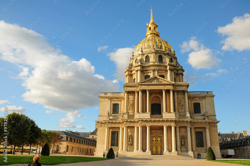 Obraz premium Paris, Ille de France, France. September 16, 2024: Front view of Les Invalides in Paris on a sunny day