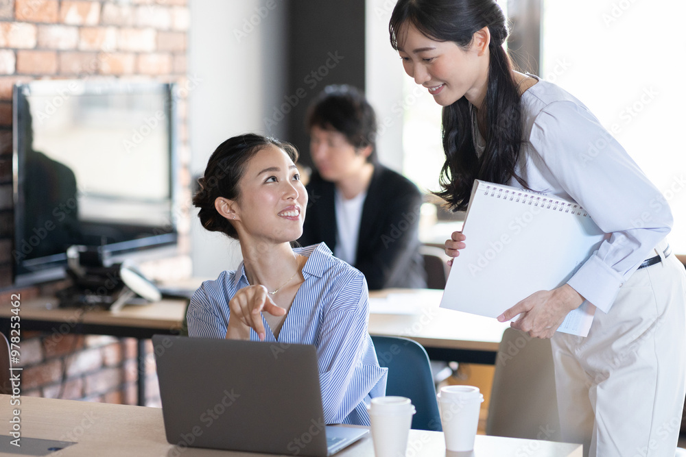 Obraz premium 仕事をするビジネスウーマン