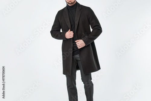 Foto Fashionable man dressed in black overcoat