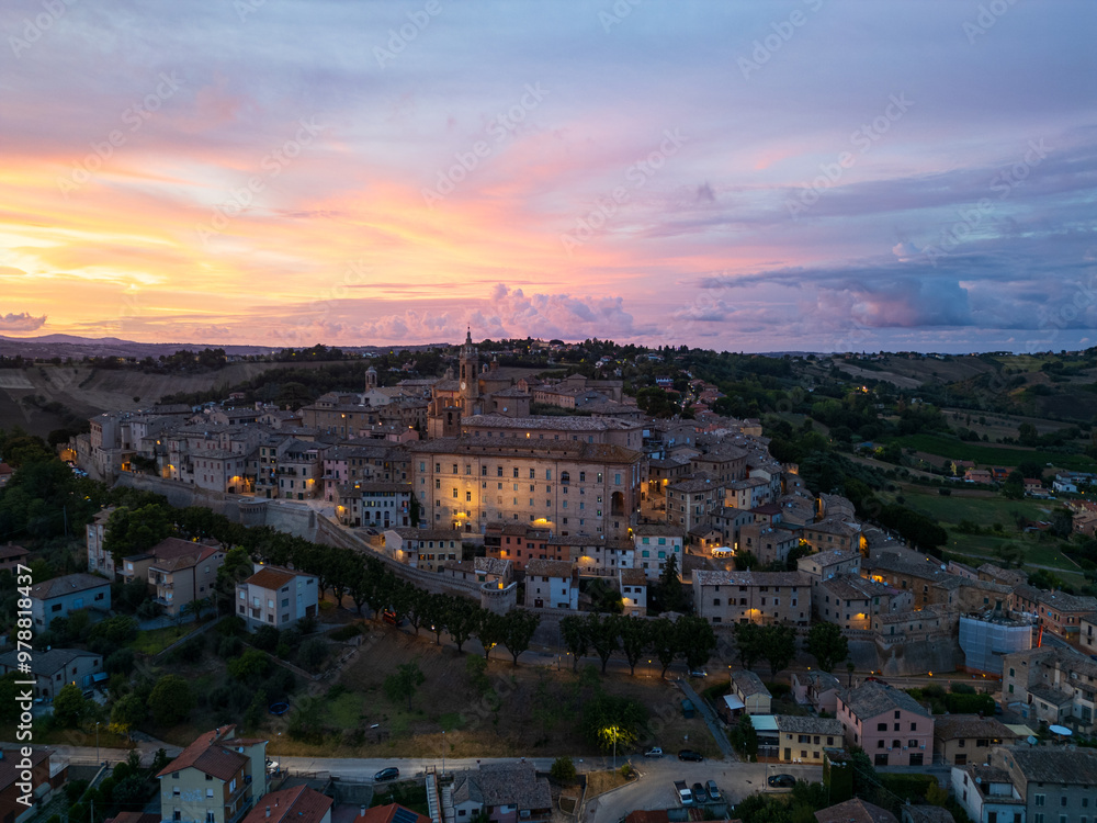 Fototapeta premium Corinaldo / Marken / Italien im Sonnenuntergang / Drohenbilder