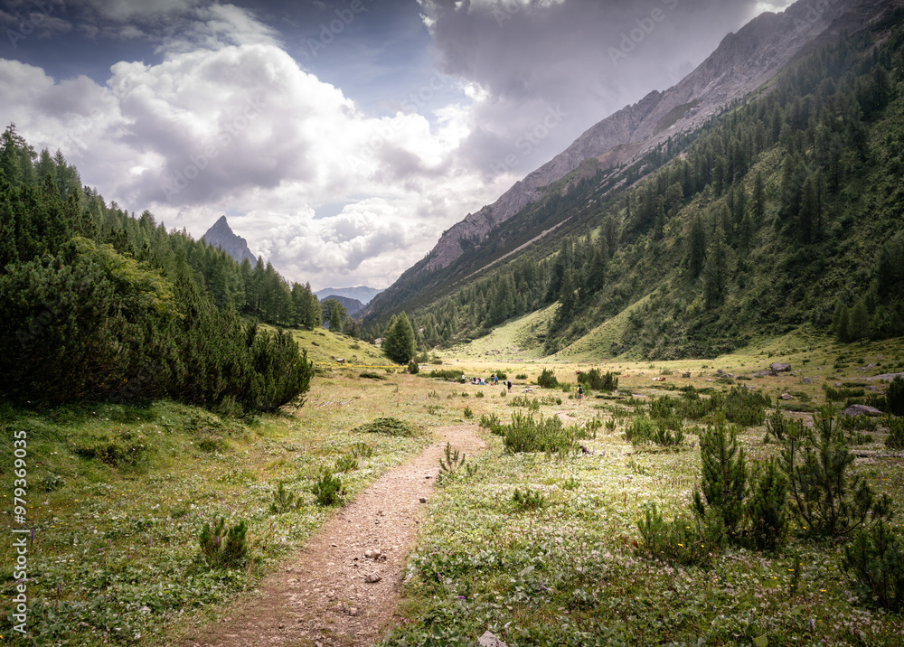 Fototapeta premium Scenic Alpine Hiking Journey: The E5 Trail Experience