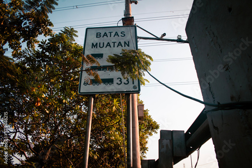Load limit sign for entering toll road