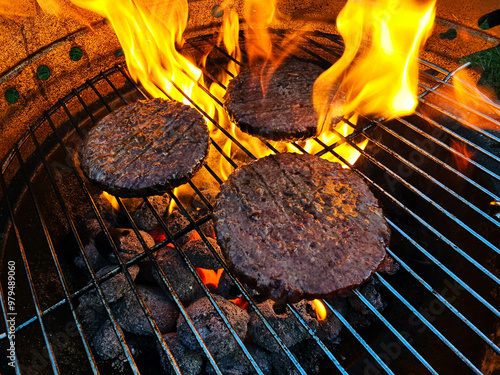 leckere Burger vom Holzkohle Grill photo