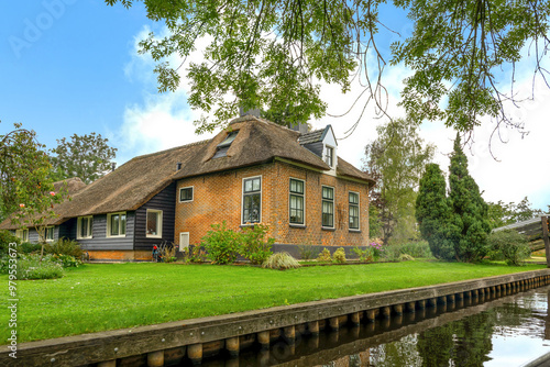 Giethoorn, sehenswertes Dorf in Holland photo