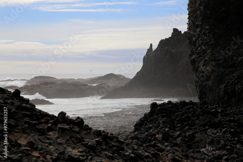 Landschaftsbild auf Island, Landschaft am Strand von Djúpalónssandur photo