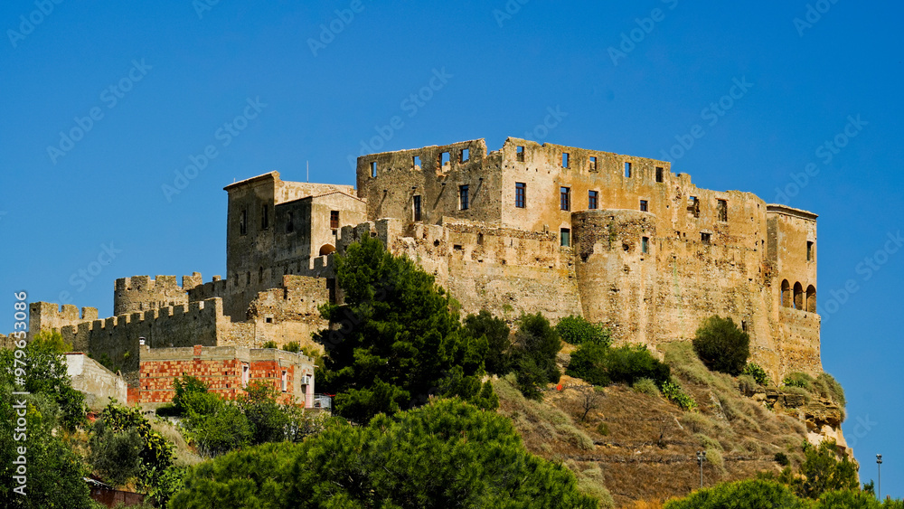 Castello Svevo e borgo di Rocca Imperiale, Cosenza, Calabria, Italia Castello Svevo e borgo di Rocca Imperiale, Cosenza, Calabria, Italia