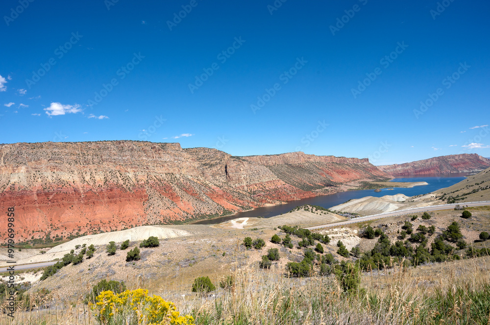 Obraz premium Sheep Creek Bay, part of the Flaming Gorge Reservoir in the Flaming Gorge National Recreation Area, Utah. This image is from the Sheep Creek Overlook.
