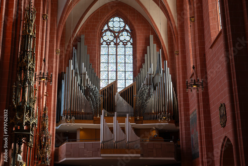 Organo a canne all'interno del Duomo di Francoforte photo