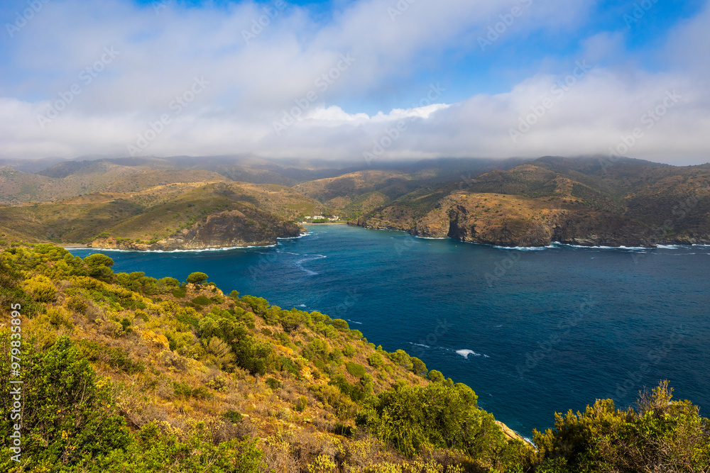 Obraz premium Cala Jóncols depuis le Cap de Norfeu dans le Parc Naturel du Cap de Creus sur la Costa Brava