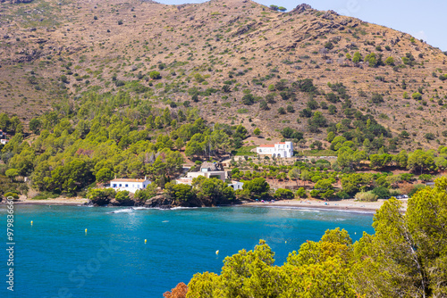 Cala Montjoi et sa plage dans le Parc Naturel du Cap de Creus sur la Costa Brava