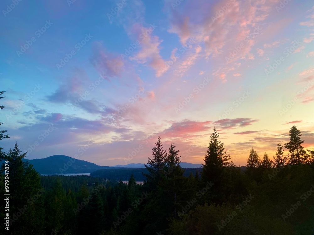 Fototapeta premium Lakeview sunset in the mountains 