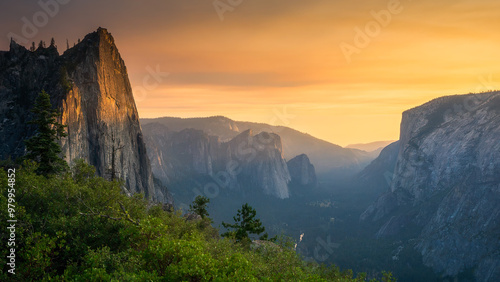 Obraz na płótnie hiking the four mile trail at sunset in yosemite national park, california w salonie