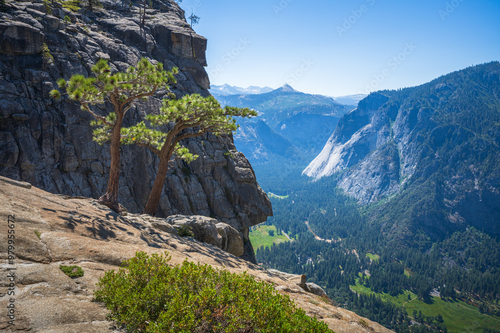 hiking the upper yosemite falls trail in yosemite national park