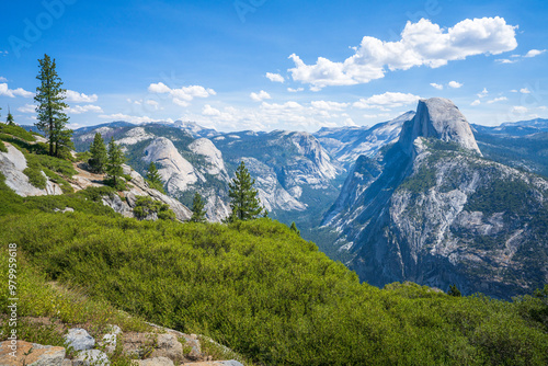 Obraz na płótnie hiking the panorama trail in yosemite national park, california w salonie