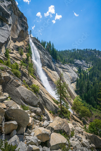 Obraz na płótnie waterfall at the mist trail in yosemite national park, california w salonie