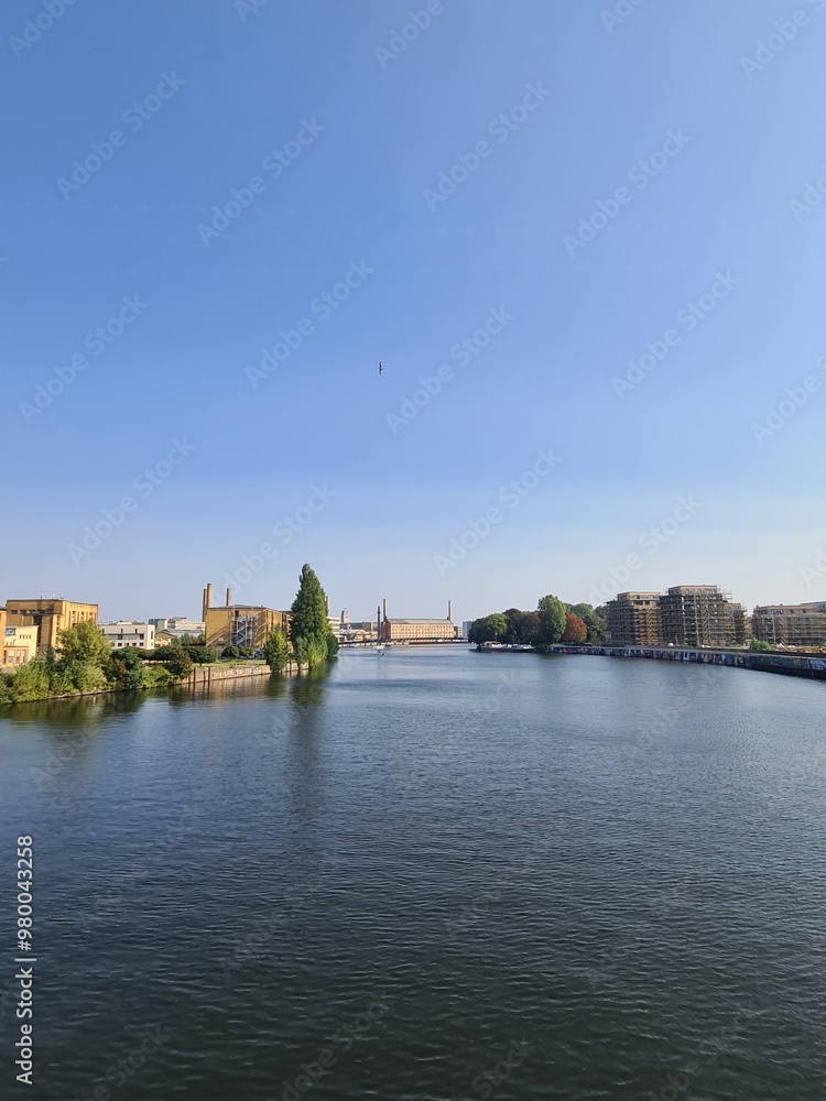 ein wunderschöner Blick auf die Spree (Fluss) in Berlin Oberschöneweide (Treptow/Köpenick) ein wunderschöner Blick auf die Spree (Fluss) in Berlin Oberschöneweide (Treptow/Köpenick)