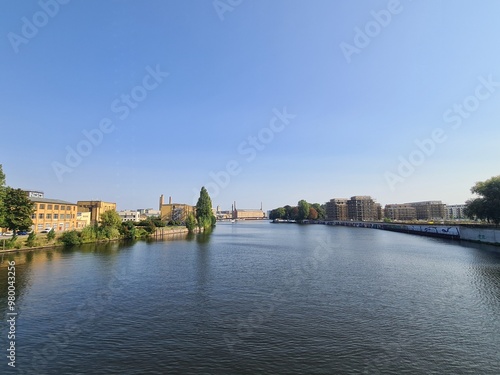 ein wunderschöner Blick auf die Spree (Fluss) in Berlin Oberschöneweide (Treptow/Köpenick)