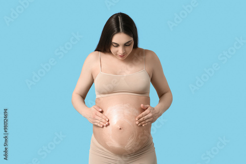Beautiful pregnant woman wi...