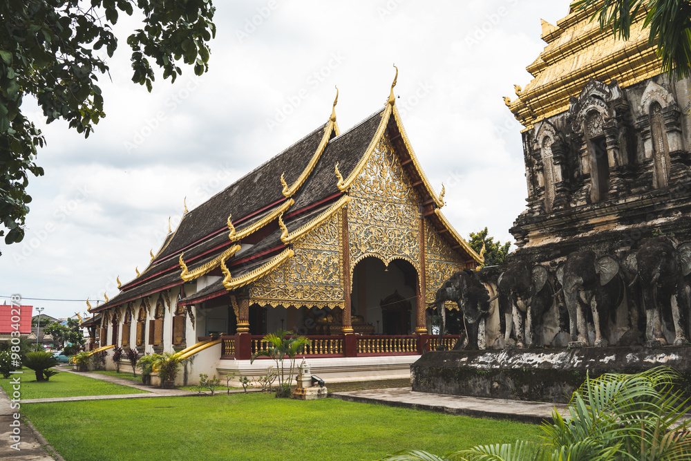 Fototapeta premium Golden Wat Chiang Man Thailand Temple