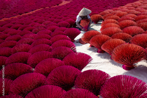 Người dân ứng hoà, hà Nội, phơi nhang photo