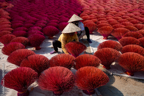 Người dân ứng hoà, hà Nội, phơi nhang photo