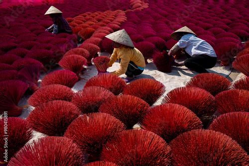 Người dân ứng hoà, hà Nội, phơi nhang photo