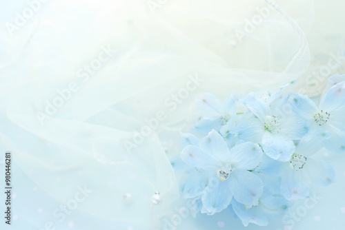 青い花とレースの背景