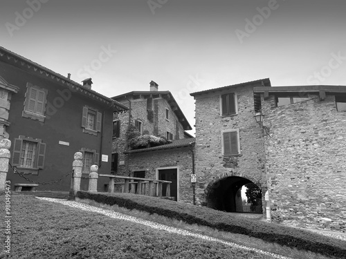 street, architecture, building, old, house, town, black and white, bridge, black, city, white, wall, urban, stone, door, vintage, travel, window, stone house