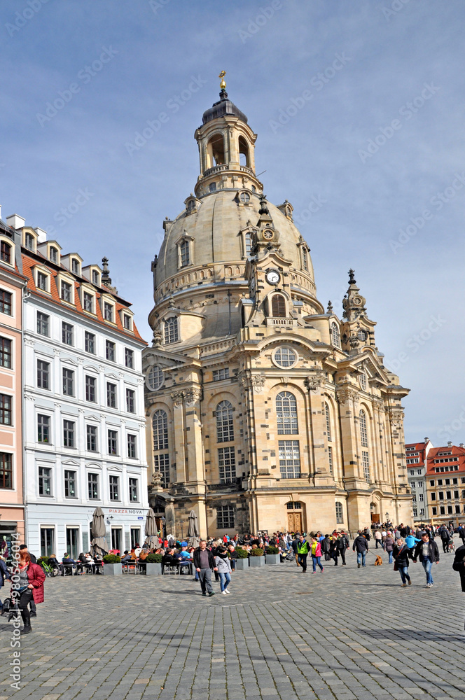 Naklejka premium Barockarchitektur Frauenkirche Dresden evangelischer #Sakralbau mit #Kuppelbau am Neumarkt in Dresden