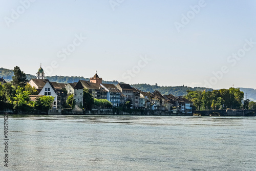 Rheinfelden, Rhein, Rheinufer, Stadt, Altstadt, Stadtkirche, St. Martin, Messerturm, alte Rheinbrücke, Uferweg, Rheinweg, Rheinschifffahrt, Sommer, Sommertag, Aargau, Schweiz  photo