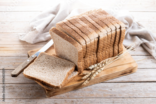 Photos Healthy wholemeal bread slices isolated on wooden table
