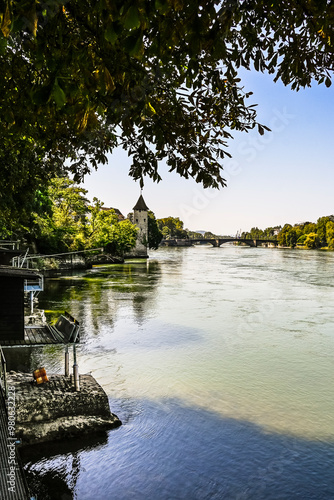 Rheinfelden, Rhein, Rheinufer, Stadtpark, Stadt, Altstadt, alte Rheinbrücke, Messerturm, Uferweg, Rheinweg, Rheinschifffahrt, Sommer, Sommertag, Sommerspaziergang, Aargau, Schweiz photo