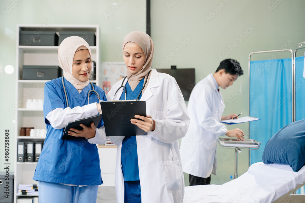 Obraz premium Doctors and nurses working together in a hospital ward, showcasing professionalism, teamwork