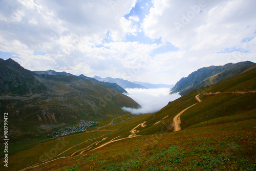 Trovit Plateau is located in the Çamlıhemşin district of Rize. Its altitude is approximately 2,000 meters.