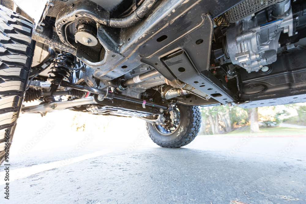 Ταπετσαρία American 4x4 old vintage classic off-road truck rusty strong underneath picture axles shock absorbers yoke differentials muffler