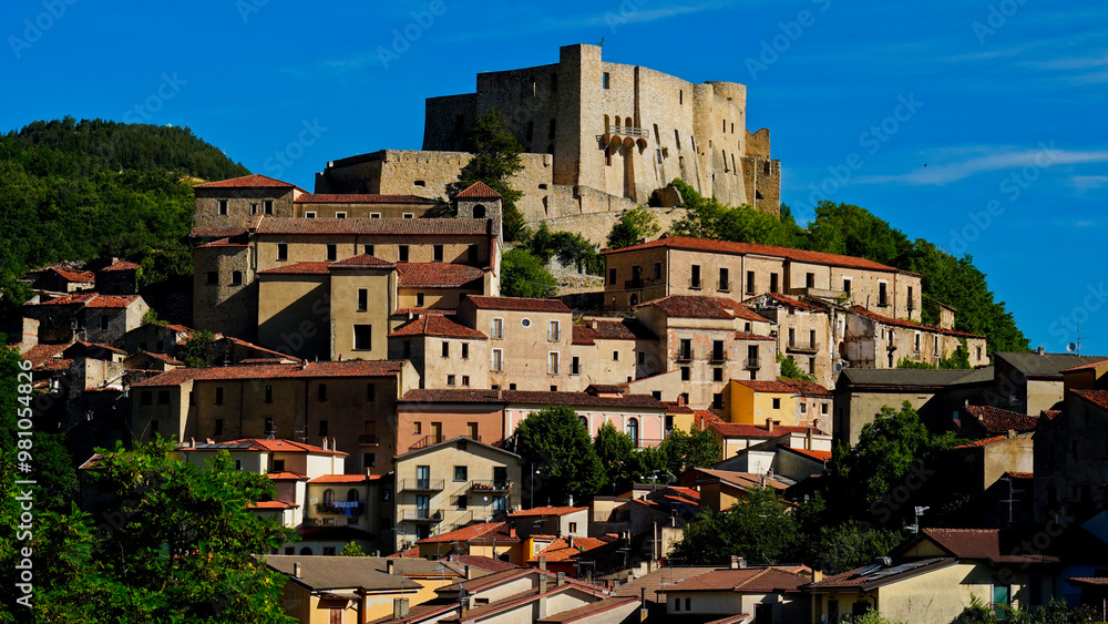 Obraz premium Brienza, Castello Caracciolo e borgo medievale, Potenza, Basilicata, Italia 