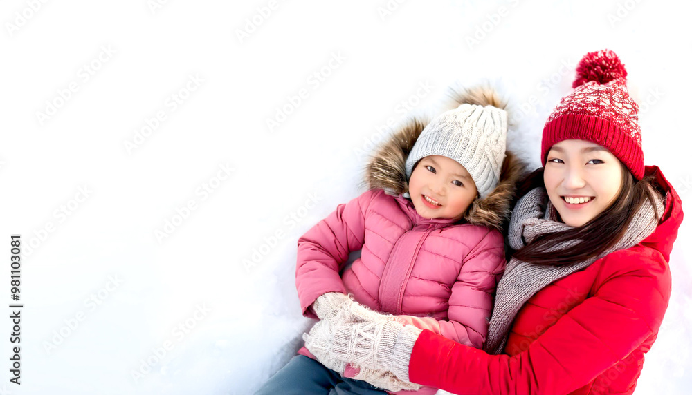 Fototapeta premium Kind mit Mama im Schnee, Schneeengel