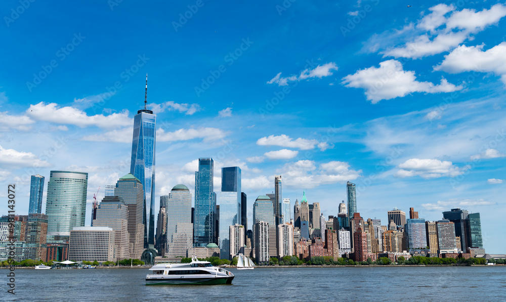 Obraz premium New York, United States. New york Manhattal skyline financial district. Manhattan's beautiful skyline, New York, United States. Panorama view of New York city skyline in Midtown Manhattan. USA NYC