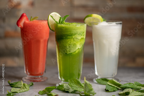 Obraz na płótnie Three drinks: lemonade, strawberry and green juice w salonie
