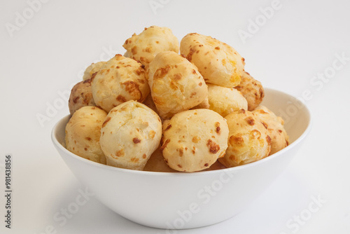 Obraz na płótnie Brazilian cheese bread in a white bowl w salonie
