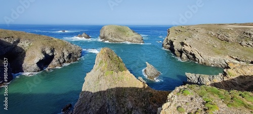 Panorama sur une crique de la pointe des Poulains, Sauzon, Belle-Île-En-Mer, Bretagne, France photo