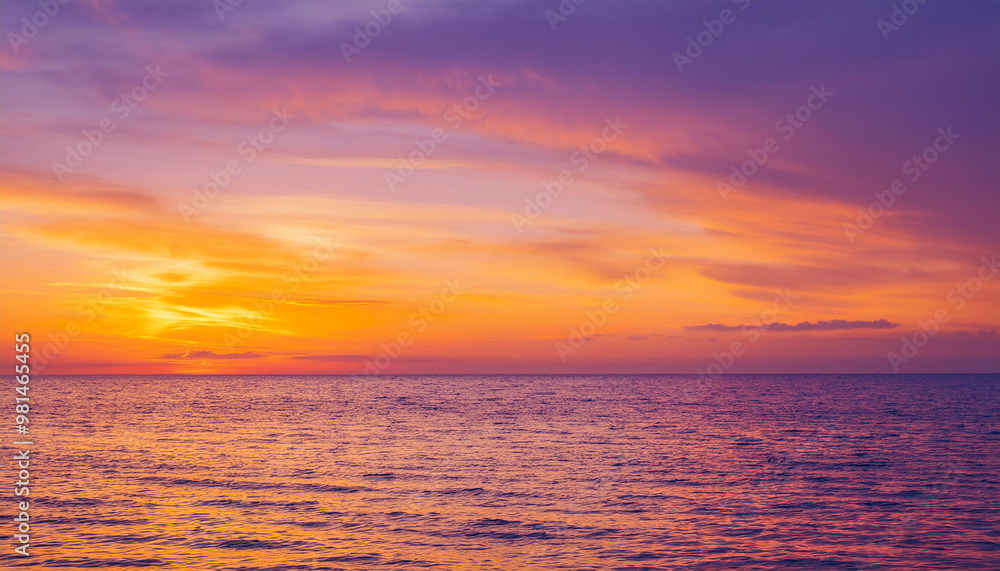 Obraz premium Seascape with beautiful sunset or sunrise. Sea water.