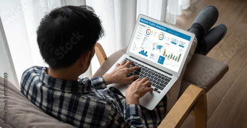 Fotografía Computer software for website traffic analytics data on computer screen