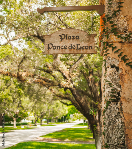 sign in thesquare ponce de Leon coral gables miami  photo