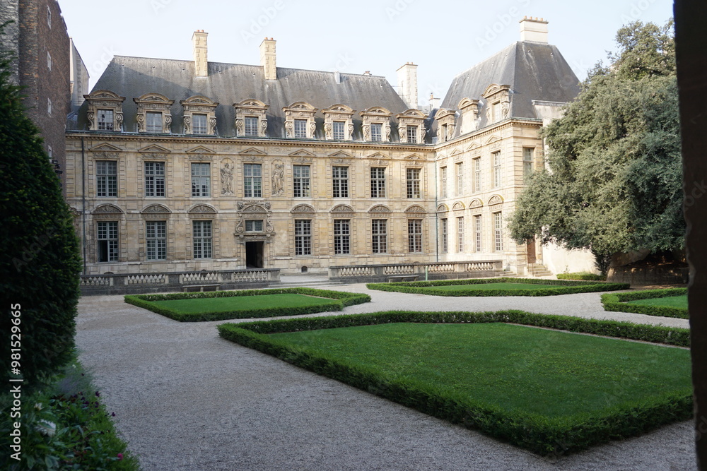Secret garden near Place des Vosges in Paris Secret garden near Place des Vosges in Paris